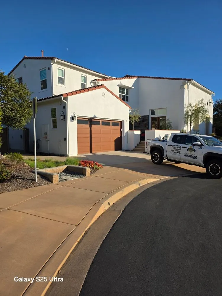 Detail trim work by Saul Ortiz — precision exterior painting